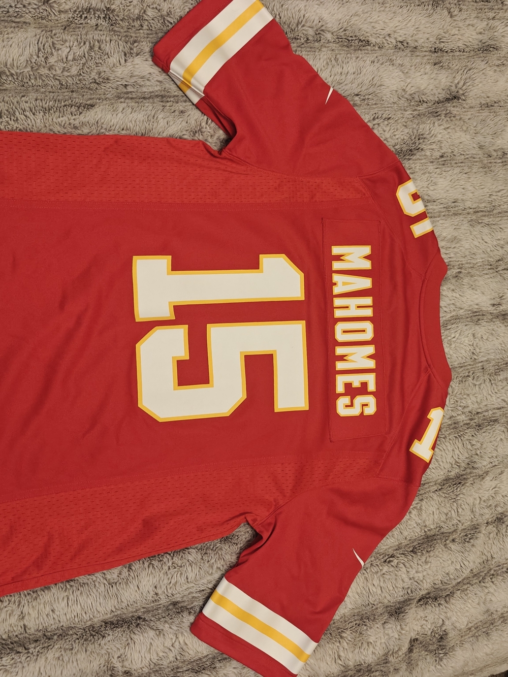 Nike Men’s Kansas City Chiefs Patrick Mahomes #15 Red Football Jersey - Picture 5 of 5